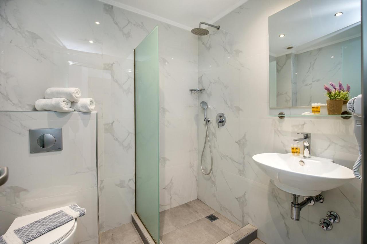 Astris Sun Hotel Luaran gambar